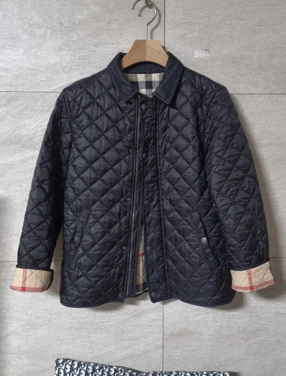 Burberry バーバリー キッズ キルティングジャケット6Y 116cm