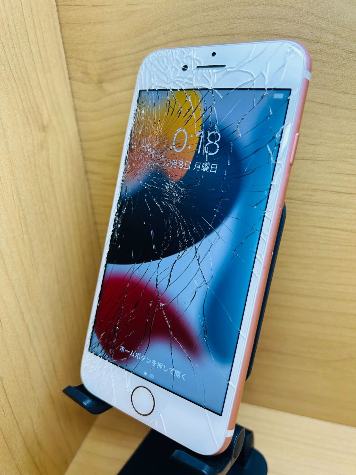 画面割れ特大】【SIMロック解除済】iPhone 7 32GB au ローズ