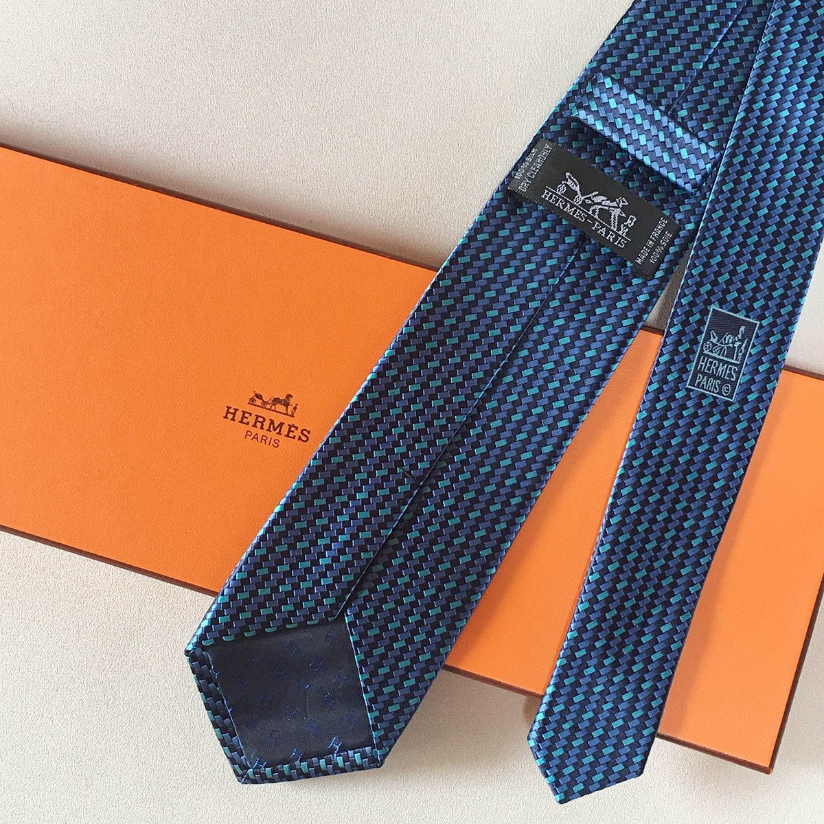 美品 エルメス HERMES ネクタイ シルク100% フランス製 ネイビー