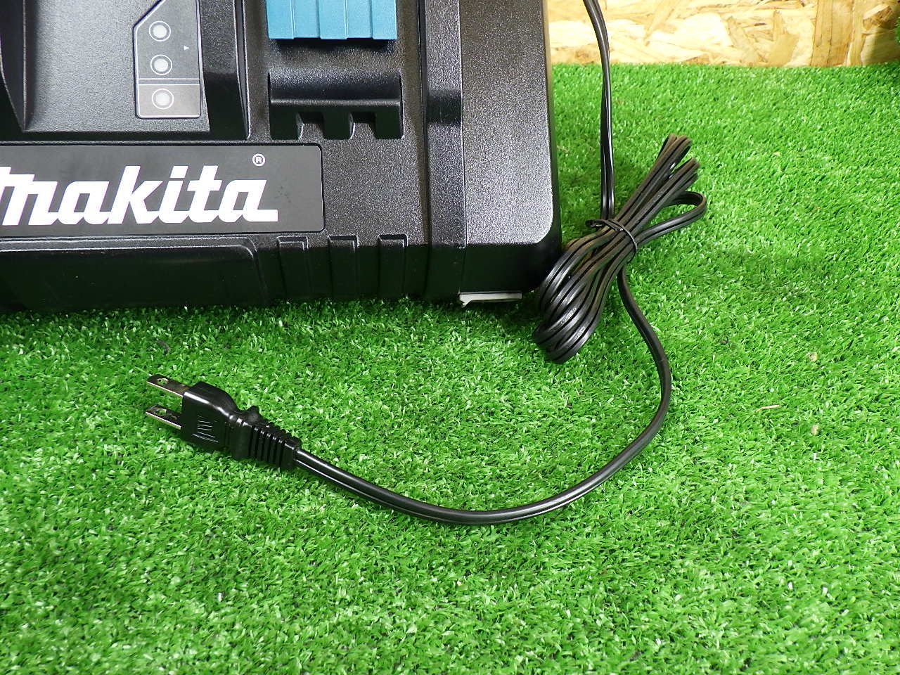 2口急速充電器 DC18RD