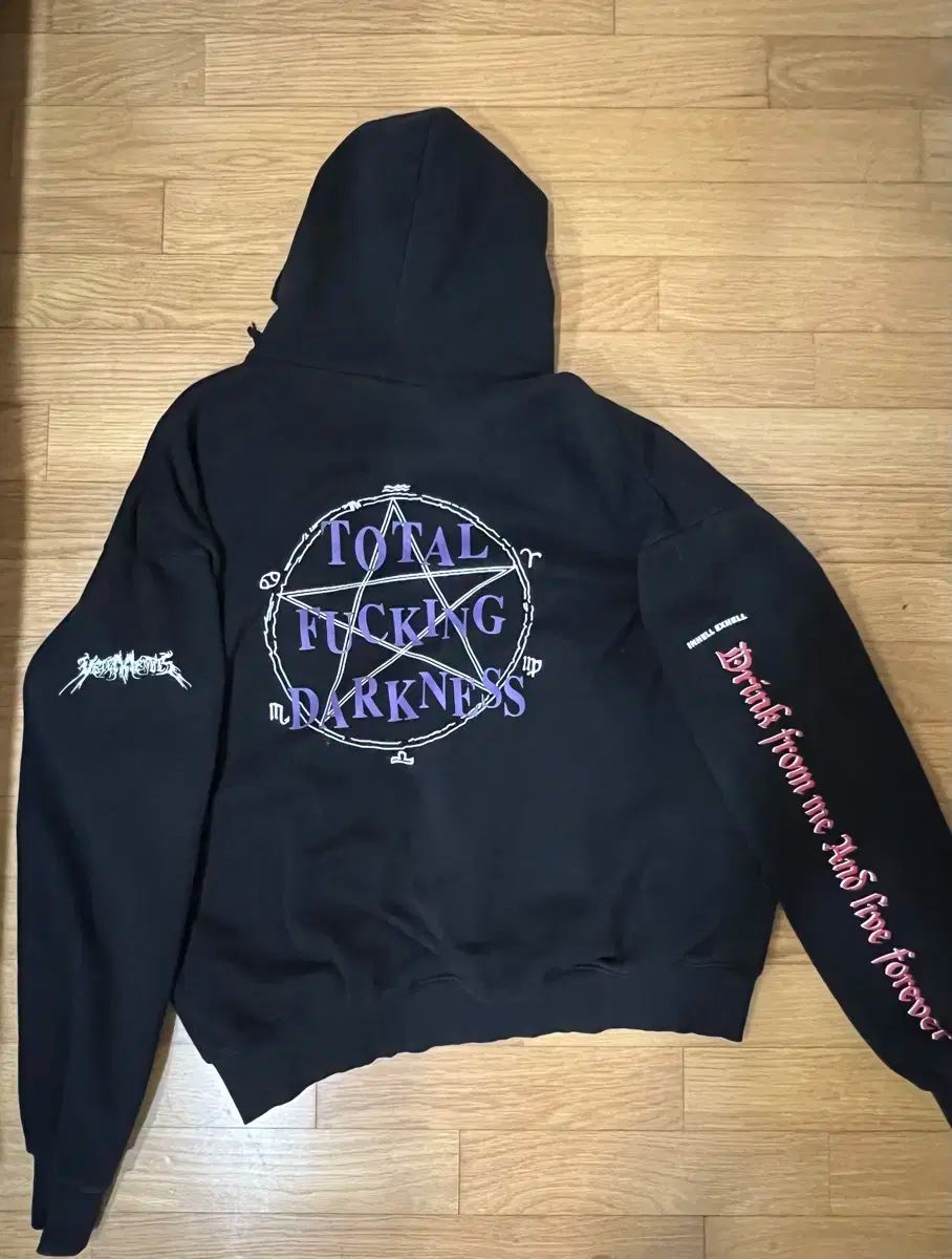 VETEMENTS ⁄ ヴェトモン ： JAVA EMBROIDERD MOLLETON SWEATSHIRT