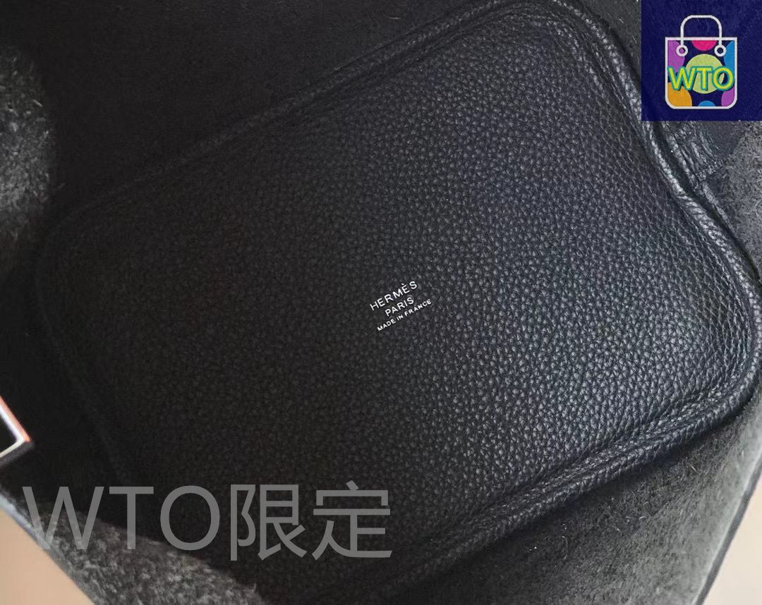 黒の女性用ハンドバッグ｜