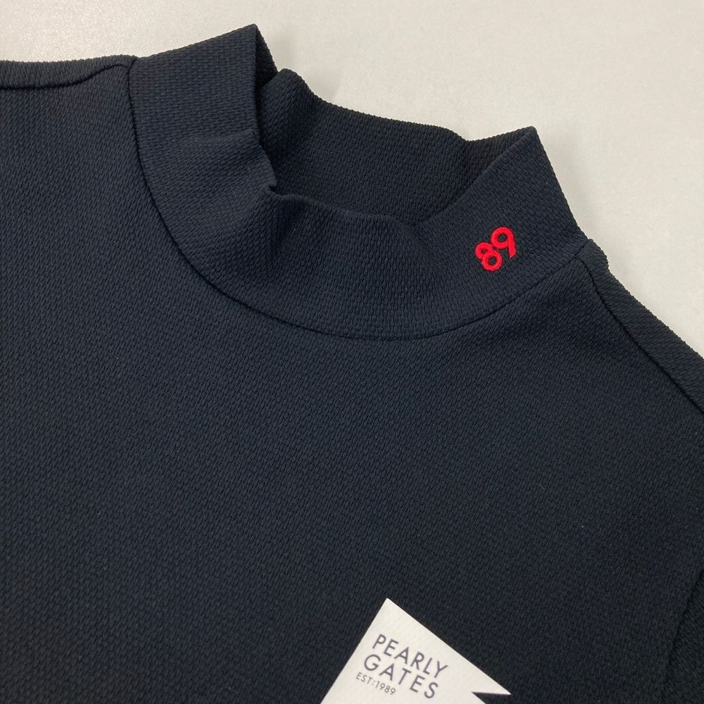 サイズ：1 PEARLY GATES パーリーゲイツ 2023年モデル バックロゴ ハイネック半袖Tシャツ  ブラック系 [240101502506] ゴルフウェア レディース ストスト サイズ：1 PEARLY GATES パーリーゲイツ 2023年モデル バック