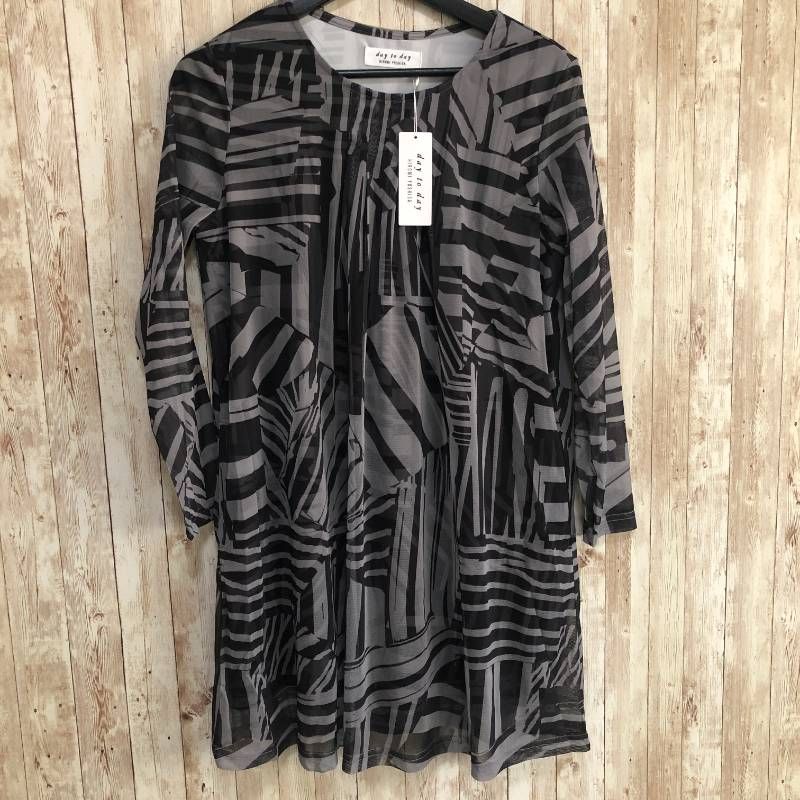 day to 線遊びのプリントレイヤードチュニック グレー S