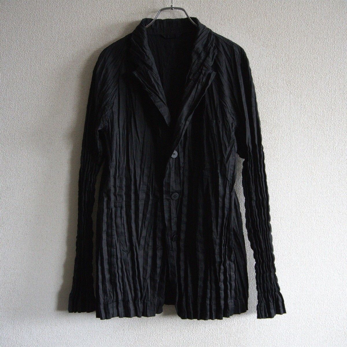 美品】ISSEY MIYAKE MEN【プリーツ ジャケット】 ブラック 美品】ISSEY MIYAKE MEN【プリーツ ジャケット】 ブラック