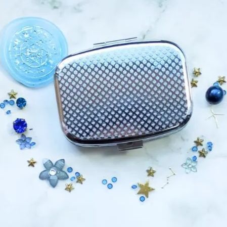 青薔薇のピルケースver.3 ハンドメイドピルケース レジンピルケース