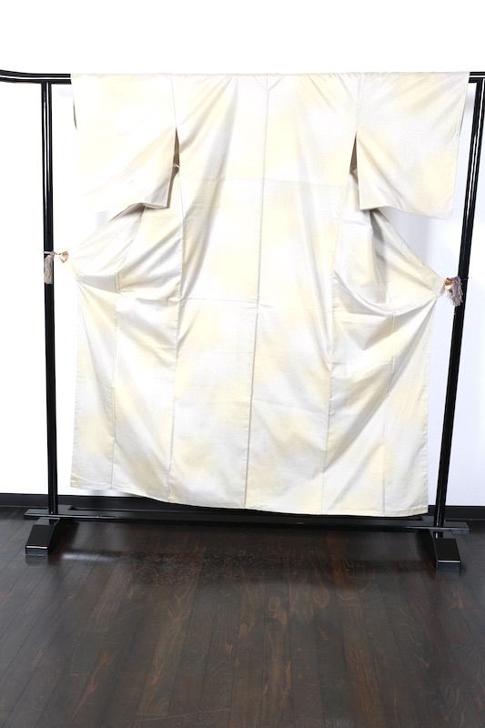 大島紬　新品未使用品　ライトイエロー　ライトグレー　たたき　ボカシ　T121 大島紬 新品未使用品 ライトイエロー ライトグレー たたき ボカシ T121