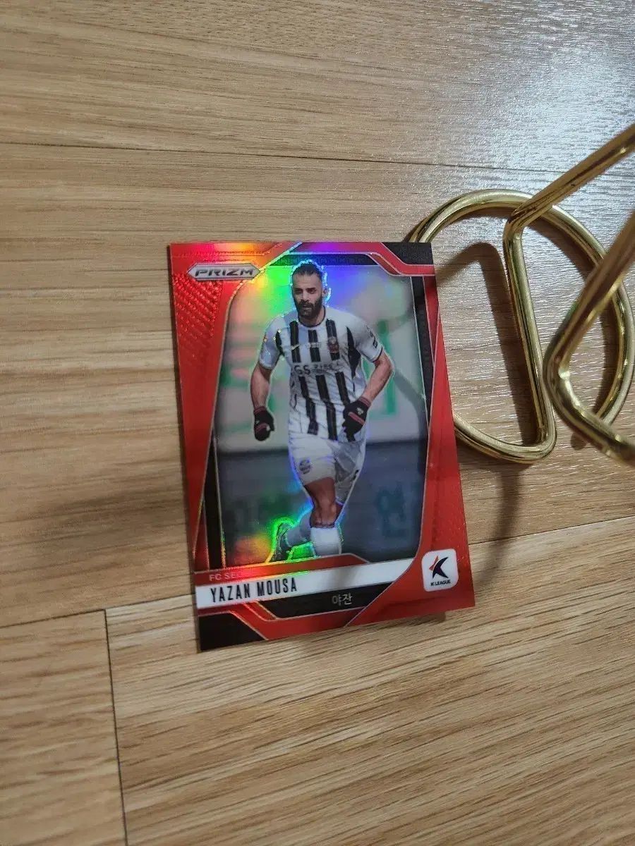 驚きの破格値，SALE 25 Panini パニーニ プリズム 99 限定レッド fc SEOUL（ソウル） ヤザン サッカーカード 記念グッズ