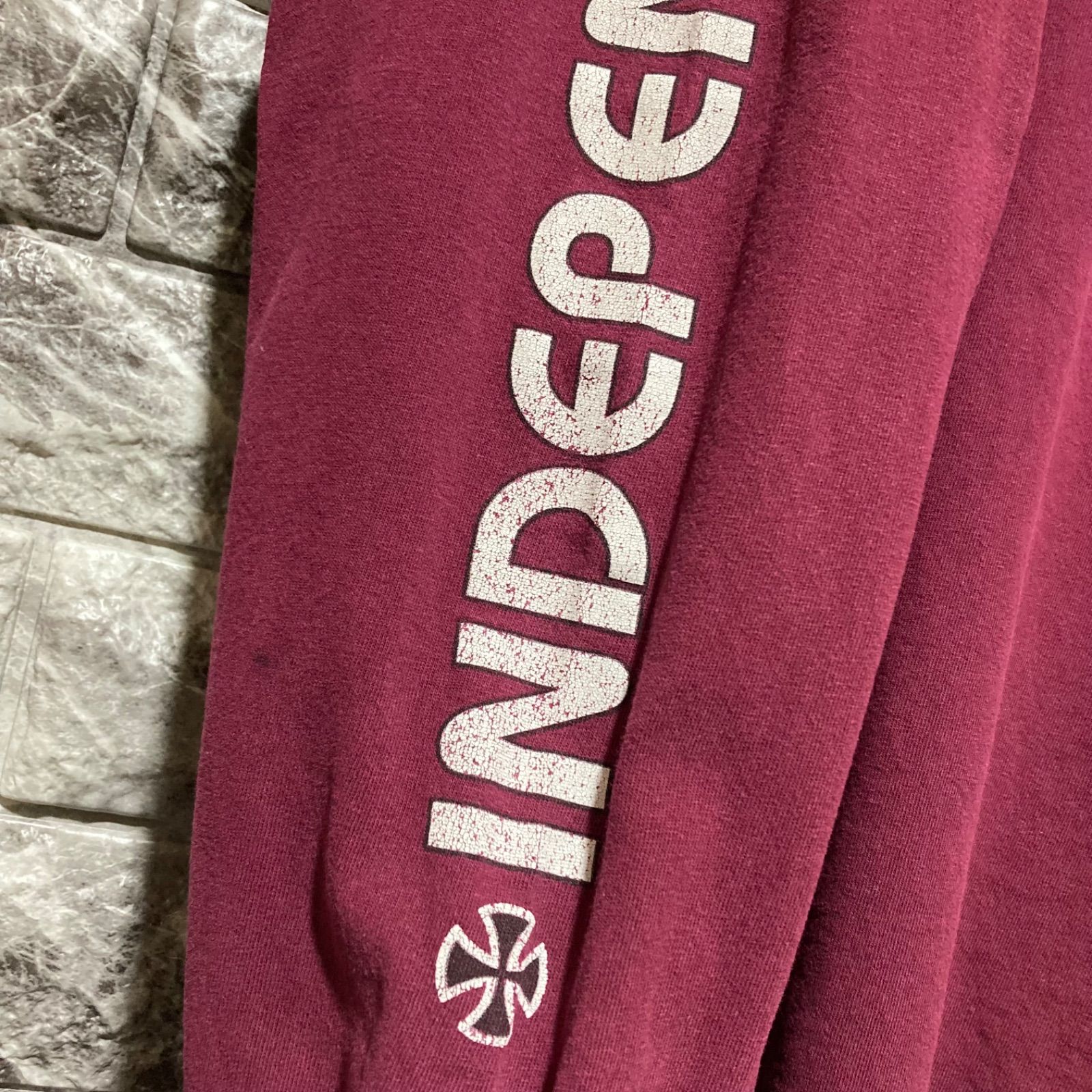 INDEPENDENT ロンT インディペンデント 袖ロゴ アイアンクロス
