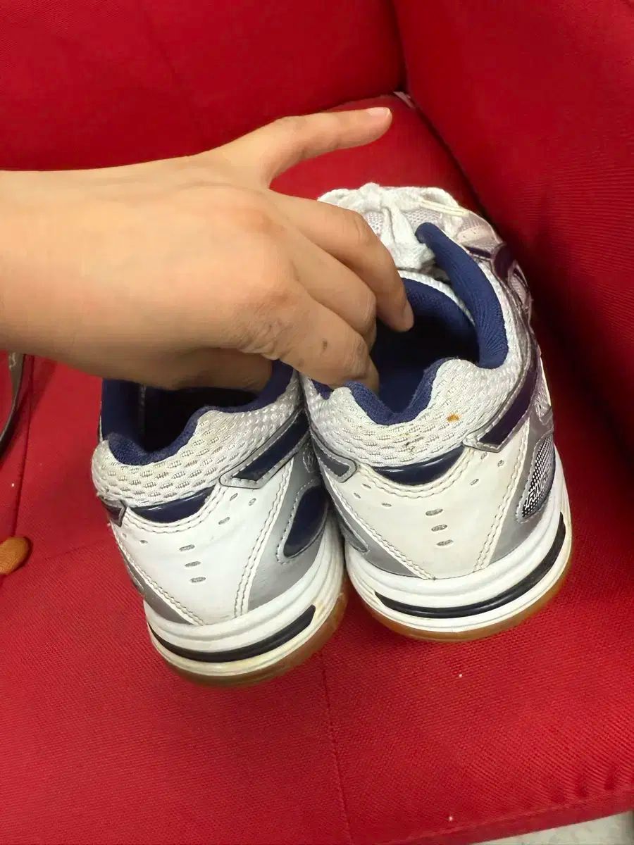アシックス