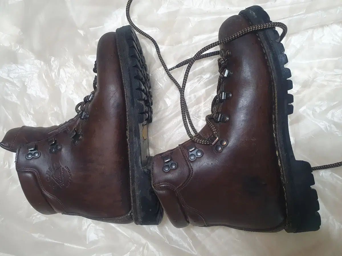 イタリア製ハイキングブーツ 265 mm