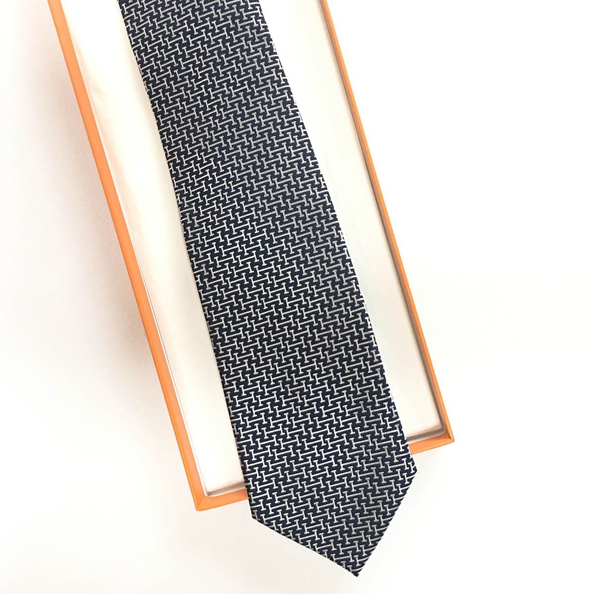 美品 エルメス HERMES ネクタイ シルク フランス製 ダークグレー系 HERMES エルメス ネクタイ TIE メンズ フランス製 シルク H柄