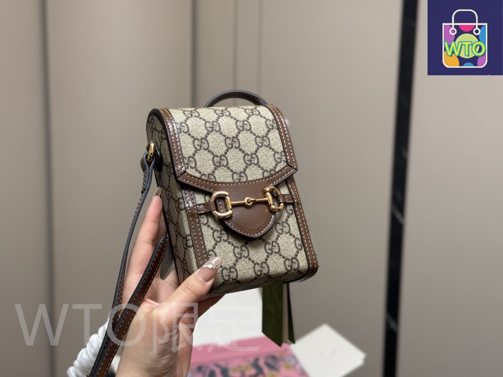極美品　オールドグッチ　GUCCI レザー　ハンドバッグ　A4可能 ホワイト 今日特価】Gucci 1955 スマホバッグ（オリジナルバージョン