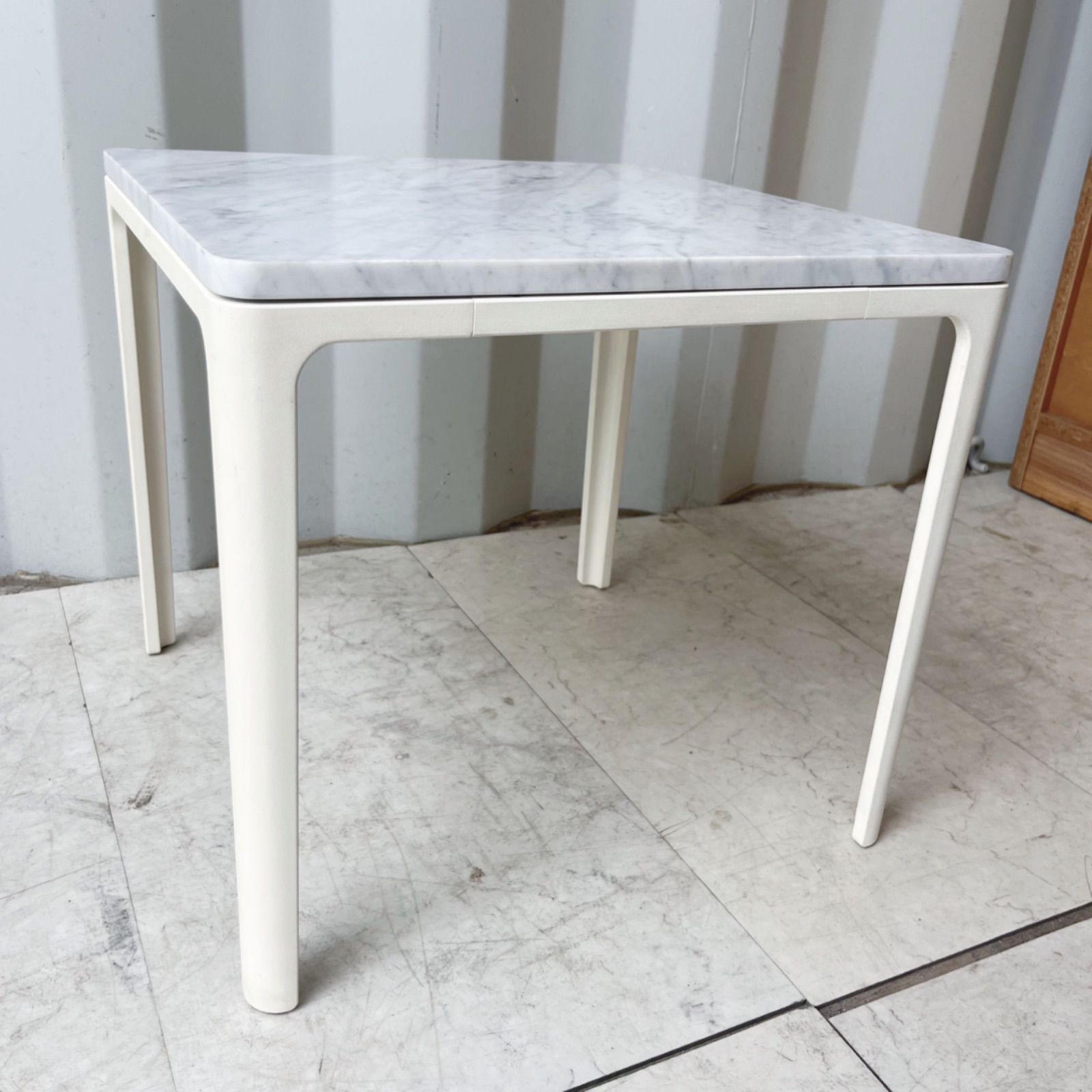 取付無料！ヴィトラ プレートテーブル 大理石天板 おしゃれホワイト