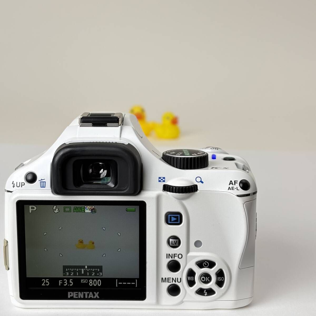 PENTAX K-x ホワイト デジタル一眼レフ Wi-Fiカード付き 040 Amazon.co 