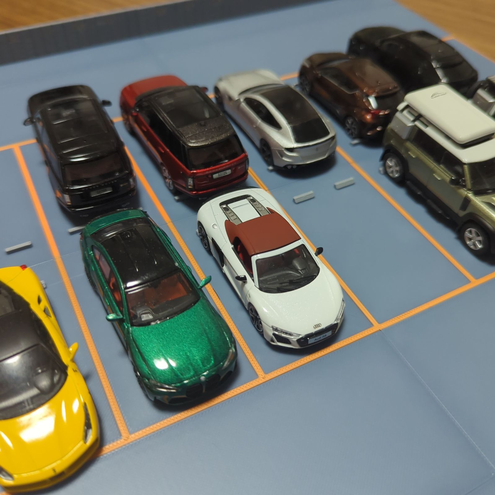 1/64ミニカー トミカ 駐車場ジオラマ16台セット - メルカリ