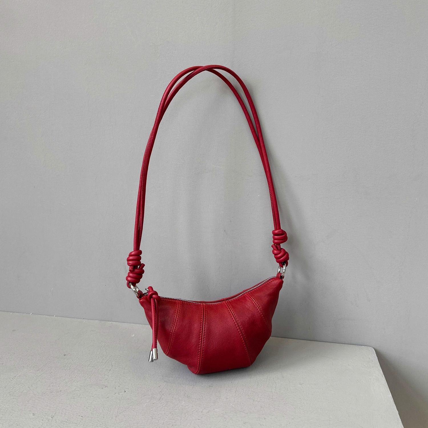 韓国デザイン レザーハンドバッグ クロワッサン 本革 BAG 頭層羊皮のクロワッサンバッグ、本革のホルンバッグ、小眾