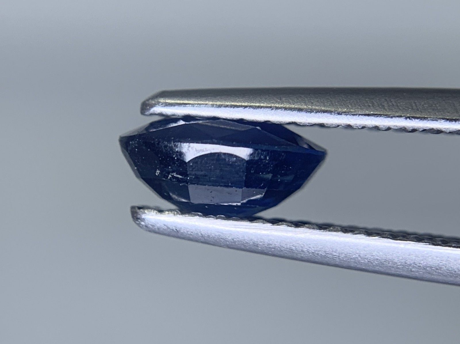 縦7.1㎜×横5.2㎜×高さ3.3㎜ ルース