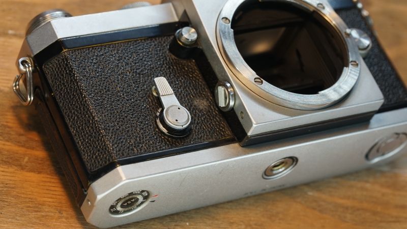 Nikon - 8864 良品 Nikon F アイレベル シルバー Nikon F アイレベル シルバー – ねりま中古カメラきつね堂
