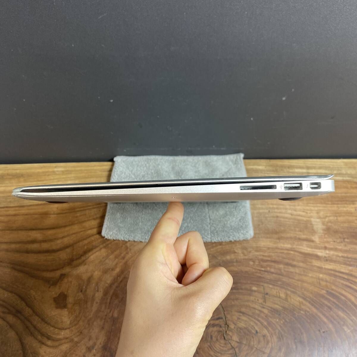 Mac (Apple) - MacBook Air 13inch(ジャンク品) アップル(Apple) MRXQ3J/A 13インチMacBook Air 8コアCPUと8コア