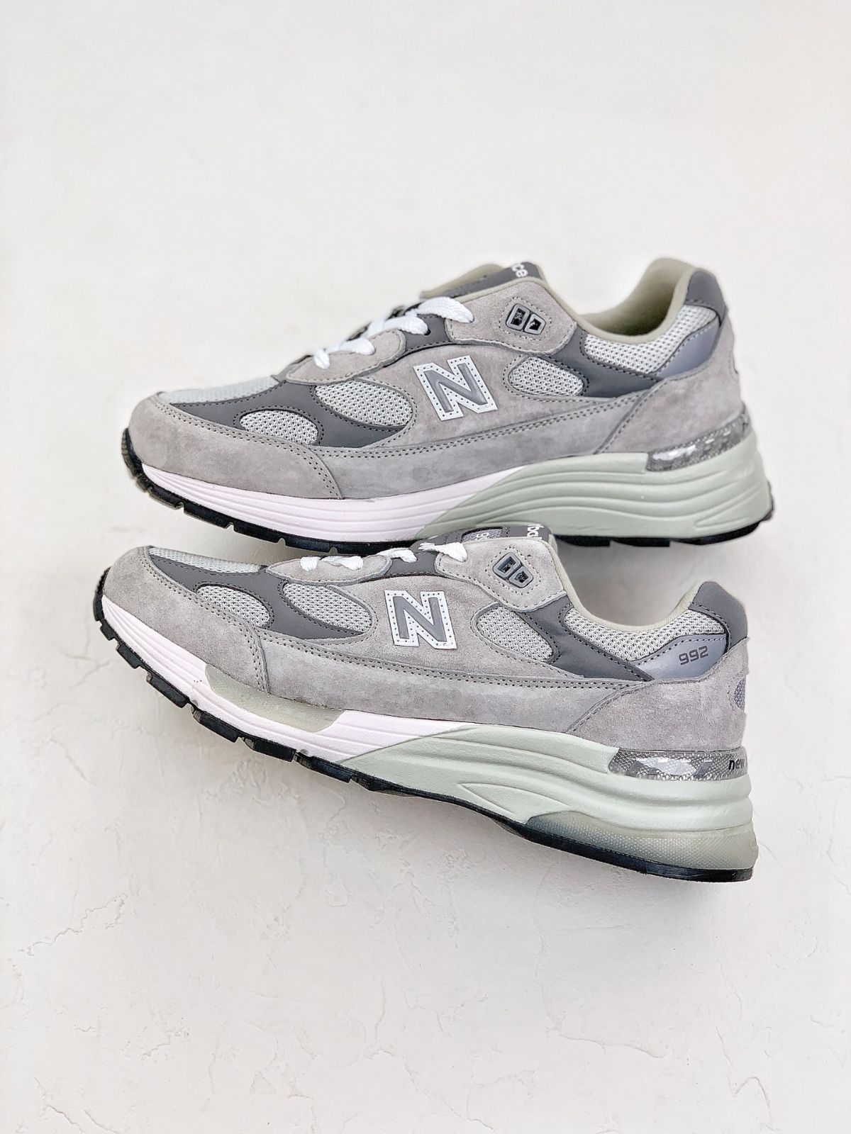 992