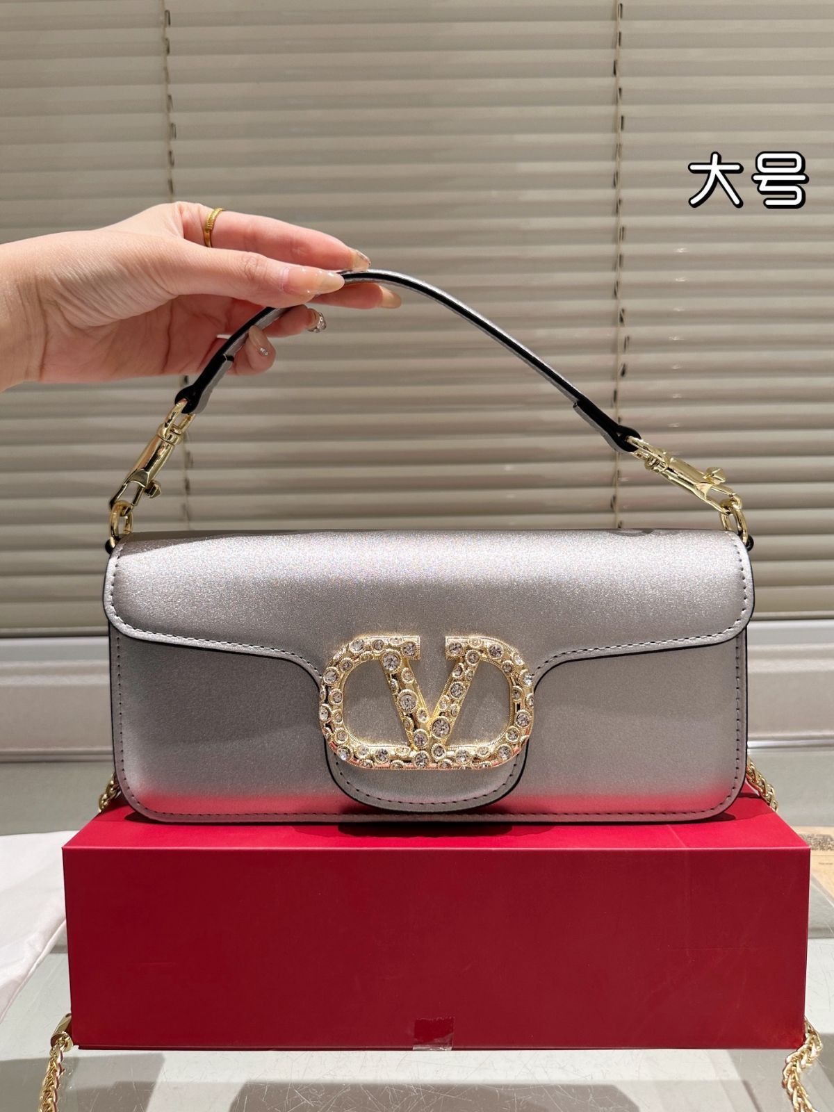 今日特価】VALENTINO Loco ショルダーバッグ-MM輸入1 - メルカリ