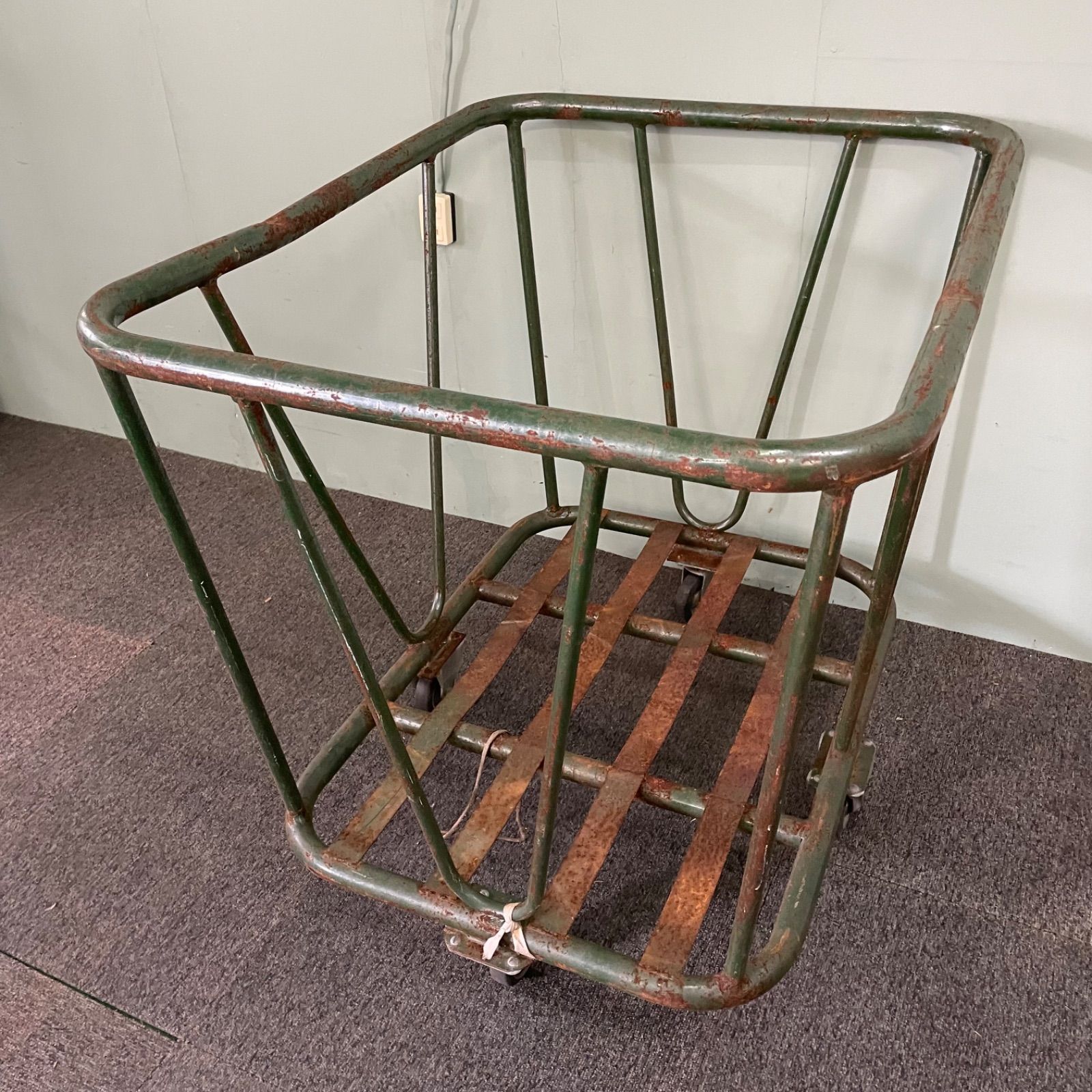 ♭ 残り個数2 金属製 ボールカゴ キャスター付き ボール入れ 運搬 収納 インダストリアル