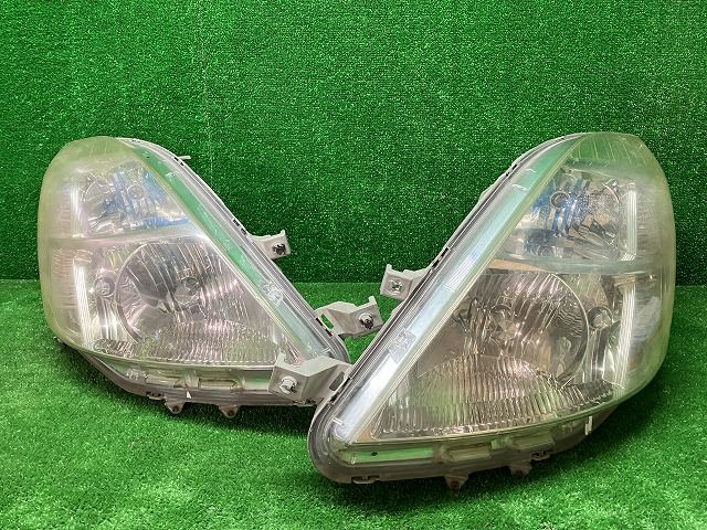 アイシス ANM10/15 左ヘッドライト 前期 ハロゲン 44-60 トヨタ ANM10/15 アイシス 前期 ヘッドライト 左右 ハロゲン 44-60 W