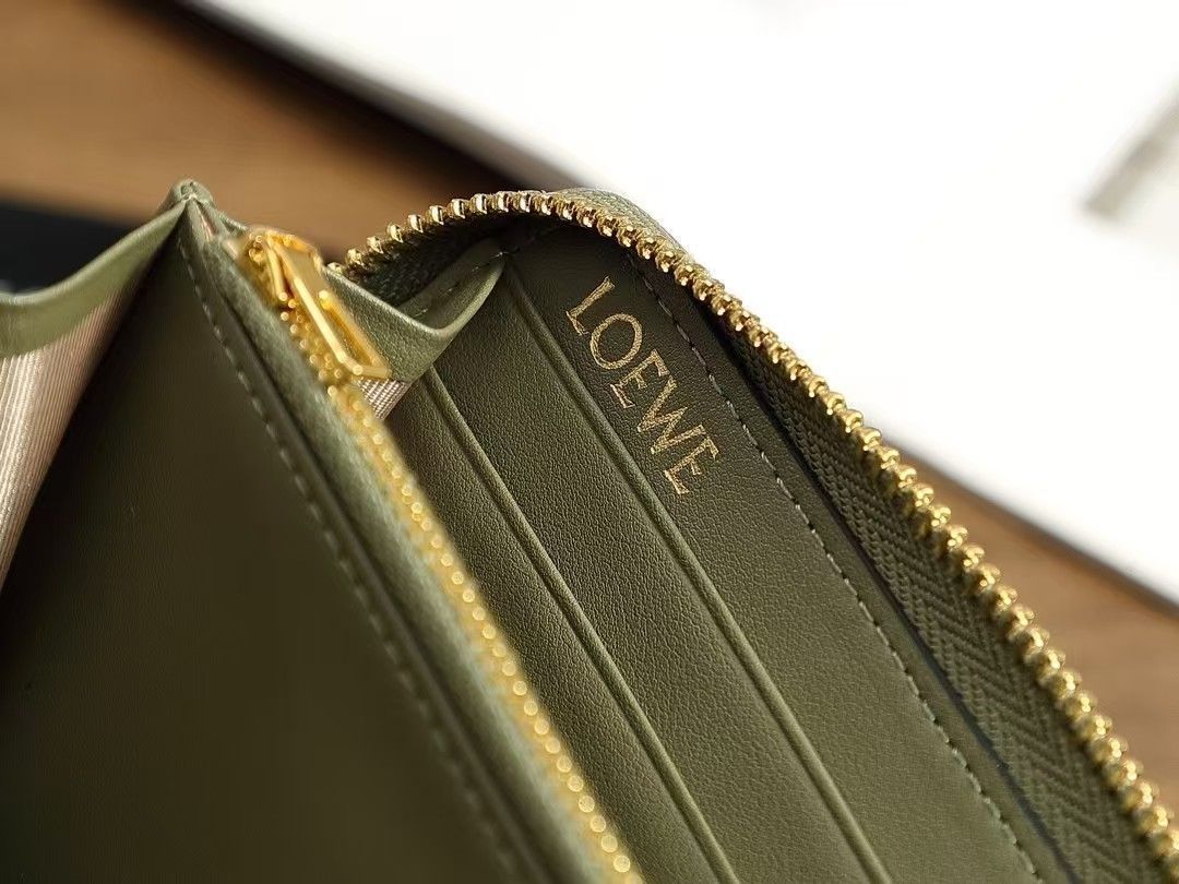 ❤ LOEWE財布