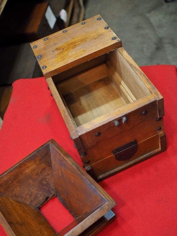 伝統的な 欅造りのアンティーク銭函 明治時代 古録展 品番S107781 ファッションモデル