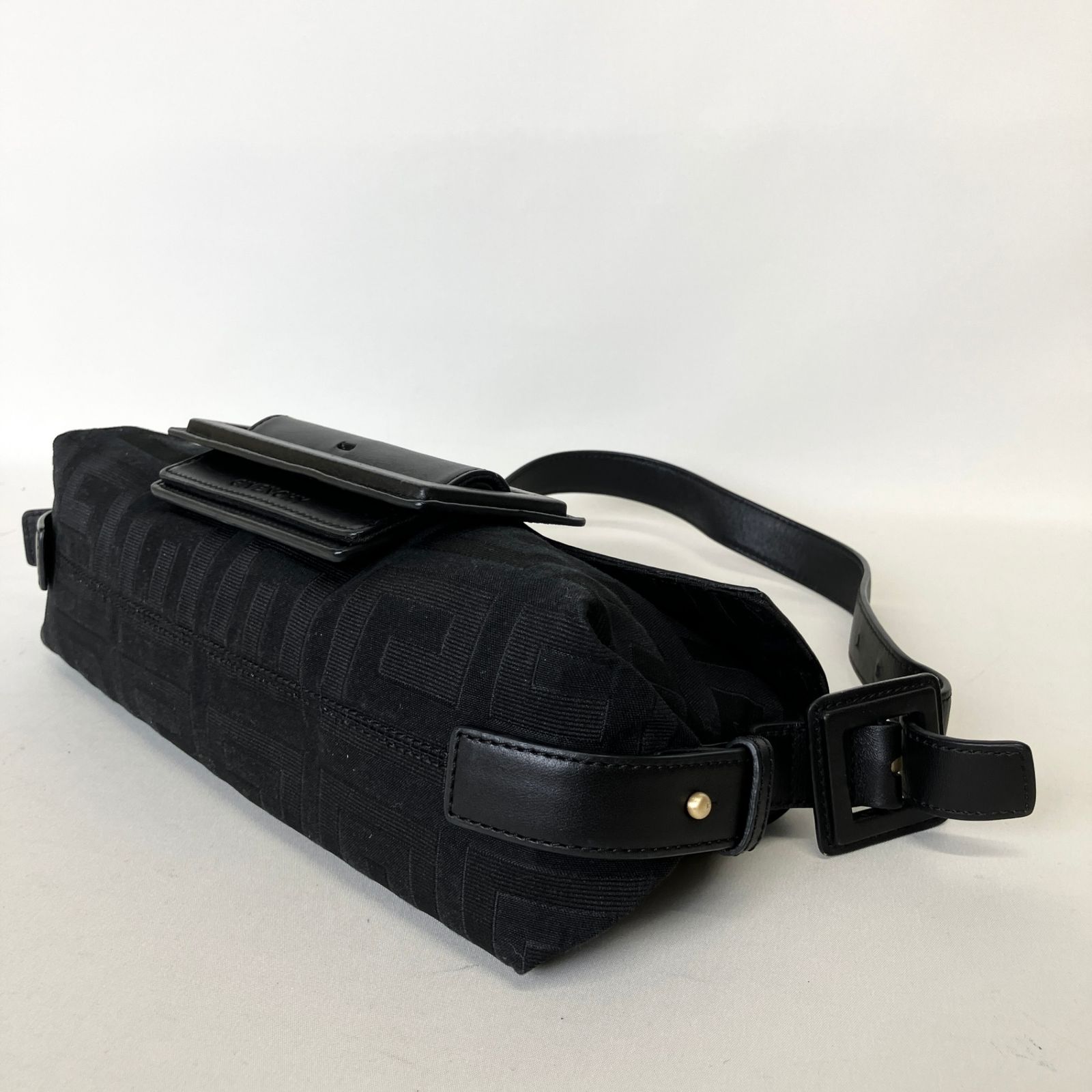 2409-177｜美品｜ジバンシィ ワンショルダーバッグ ブラック 4Gロゴ