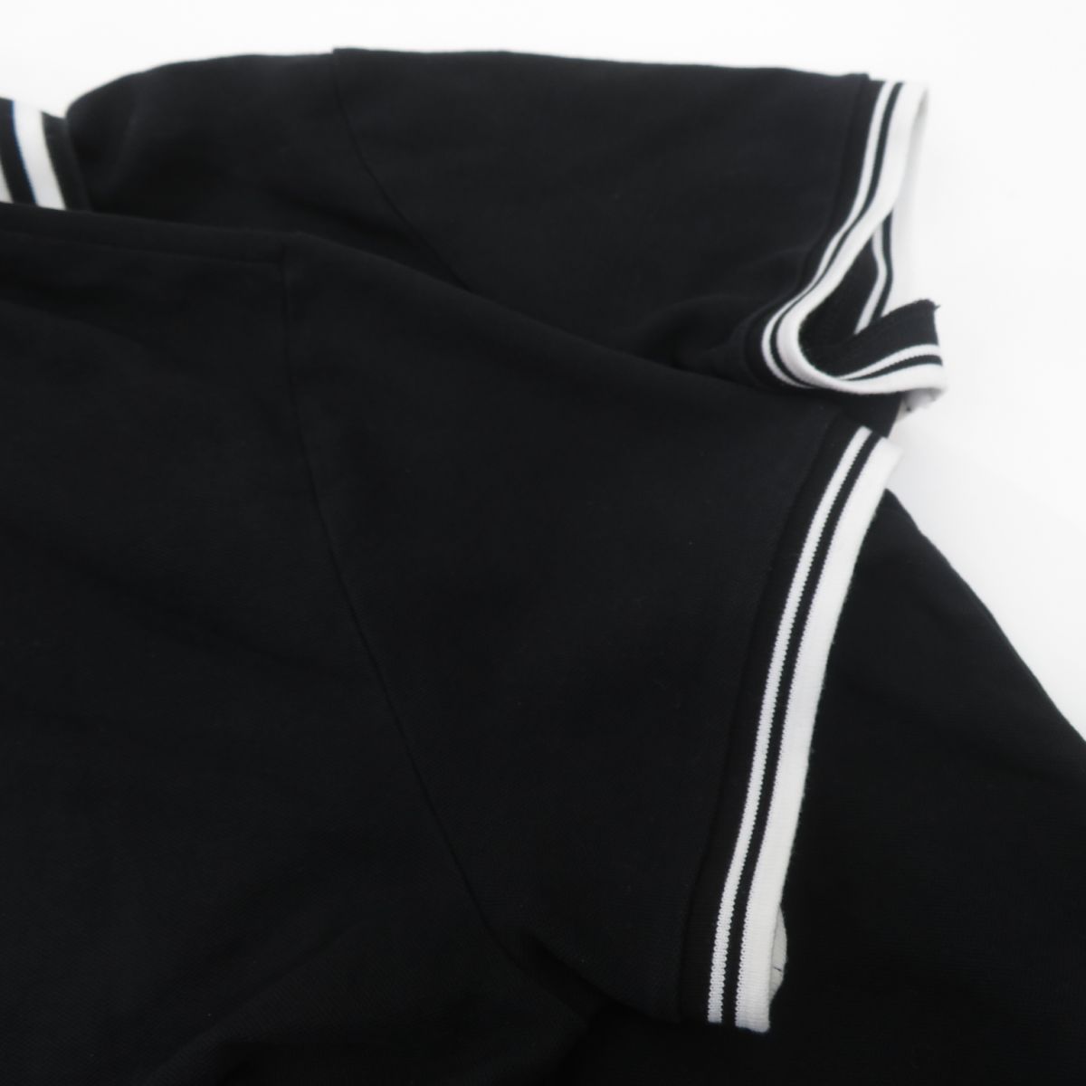 モンクレール MONCLER デカワッペン半袖ポロシャツMANICA CORTA MONCLER - モンクレール MAGLIA POLO MANICA CORTA ロゴワッペン