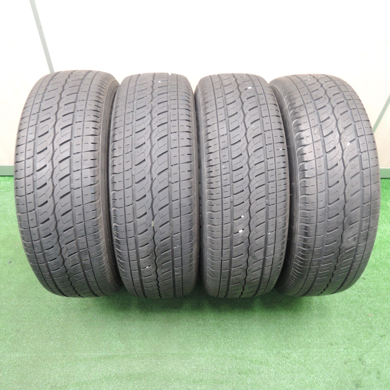 送料無料*キレイ☆ハイエース 等 CRS ESSEX EM-17 215/60R17C 109/107R エセックス ホワイトレター トーヨー H20  17インチ PCD139.7/6H☆3112501TNノ - メルカリ