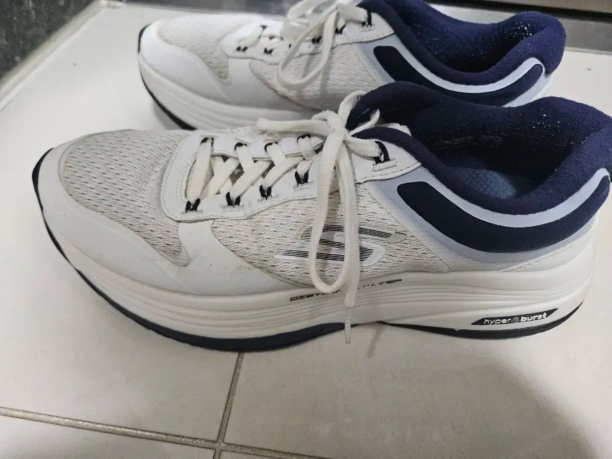 スキャッチャー クッション スニーカー