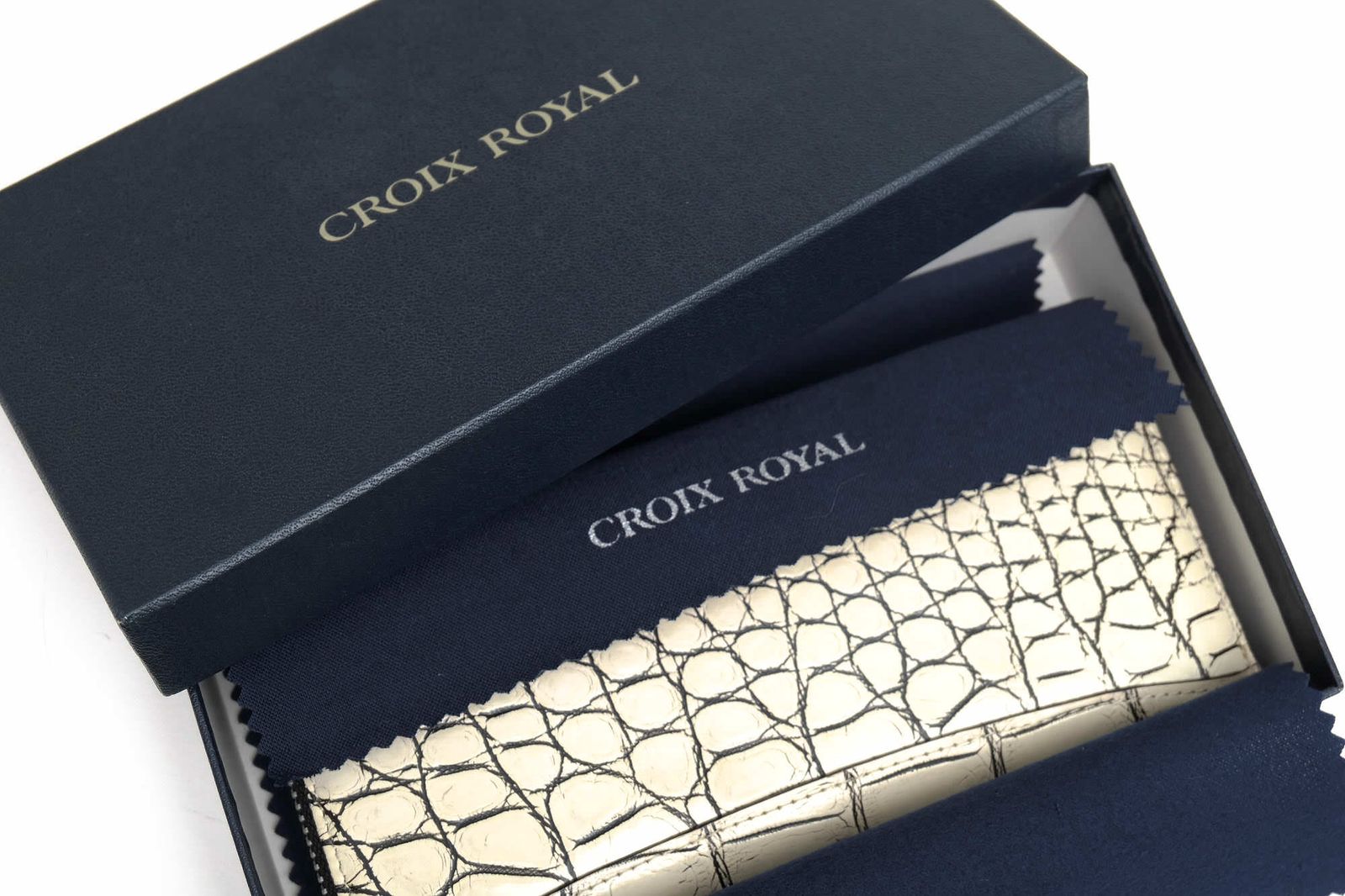 クロワ・ロワイヤル／CROIX ROYAL 長財布 財布 ウォレット レディース 女性 女性用クロコ クロコダイル レザー 革 本革 オフホワイト 白 ホワイト  CRS188M 目地染め 小銭入れあり ユニセックス 男女兼用 ラウンドジップ ラウンドファスナ