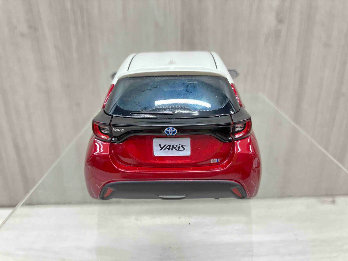 1/30 トヨタ ヤリス カラーサンプル ミニカー センシュアルレッド