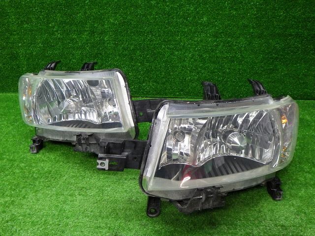 トヨタ　QNC20/21/25　ｂB　ヘッドライト　左右　HID　B1-2　バラスト付き　250221058