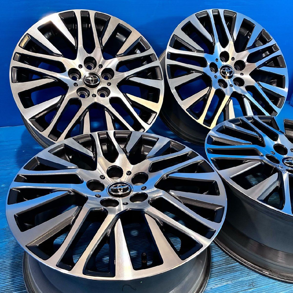 アルファード　Z 18インチアルミホイール　純正　小傷あり 新車外し 美品】トヨタ 40 アルファード Z 純正 18in 7J +40