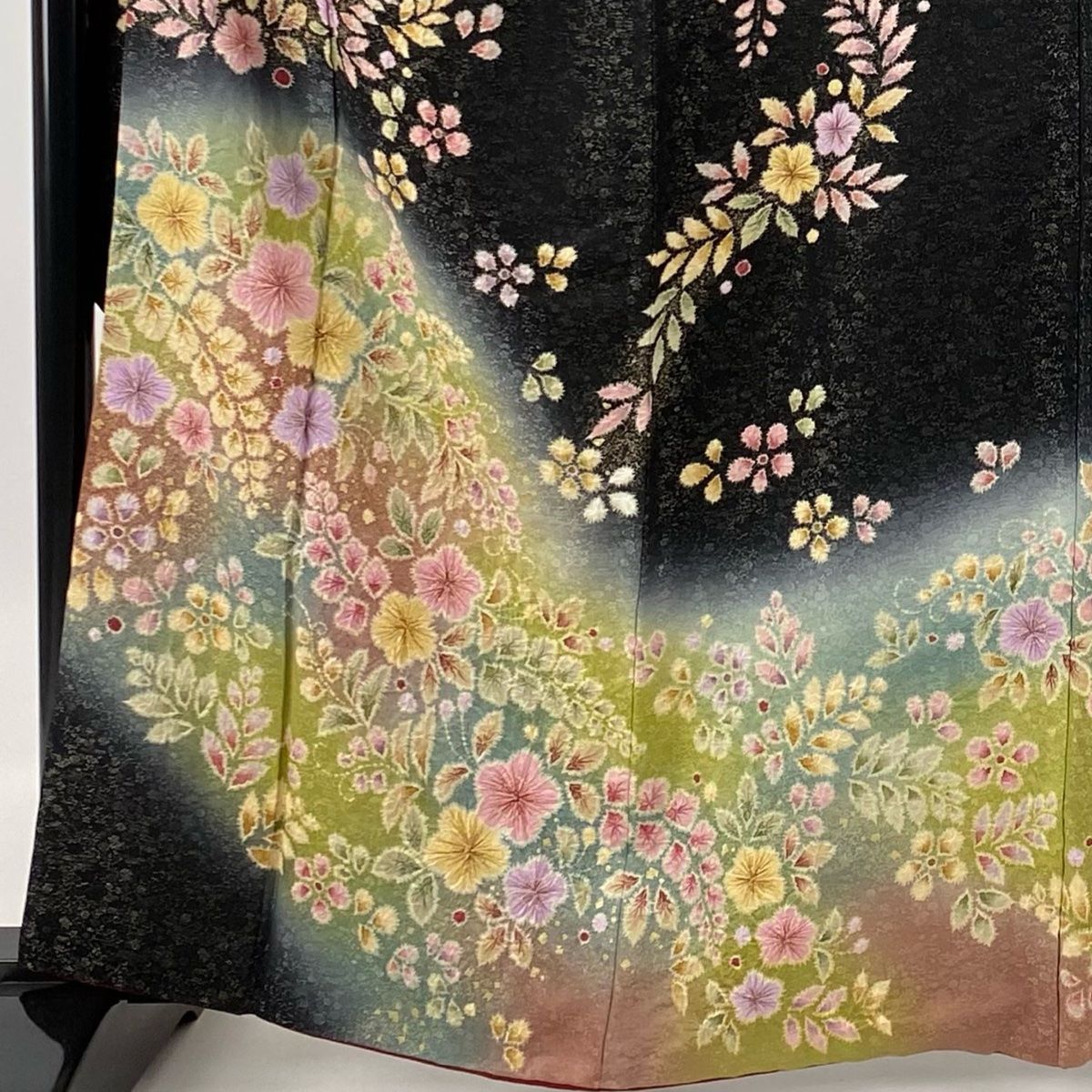 振袖 身丈162.5cm 裄丈69.5cm L 袷 徳永憲峯 落款 草花 金通し 絞り 黒  