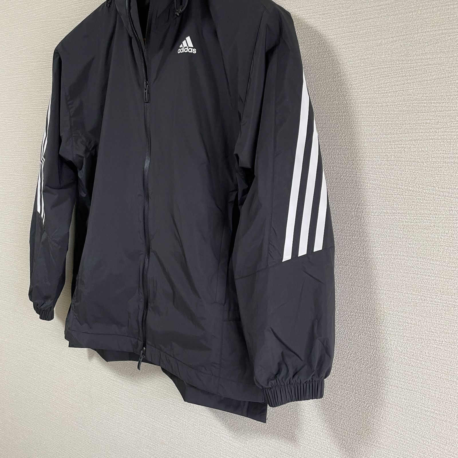 【美品】アディダス　ウィンドブレーカージャケット(M)撥水　ブラックワンポイント vectorpremium_098-902508040005