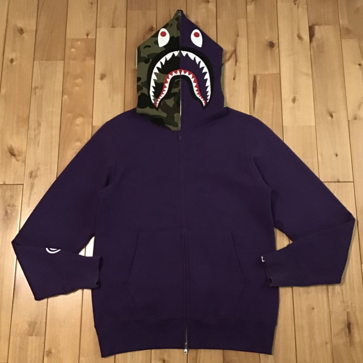 激レア APE カラー カモ シャークパーカー 紫 Mパーカー kaws APE BAPE KAWS PURPLE CAMO HALF シャークパーカー
