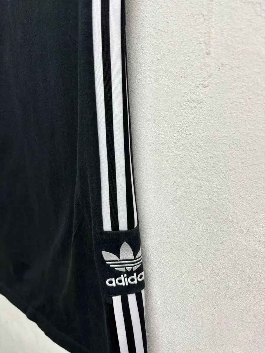 adidas アディダス