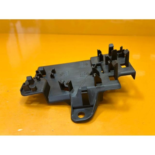 72434 新品 HONDA ホンダ フォルツァ MF10 純正バッテリーカバー