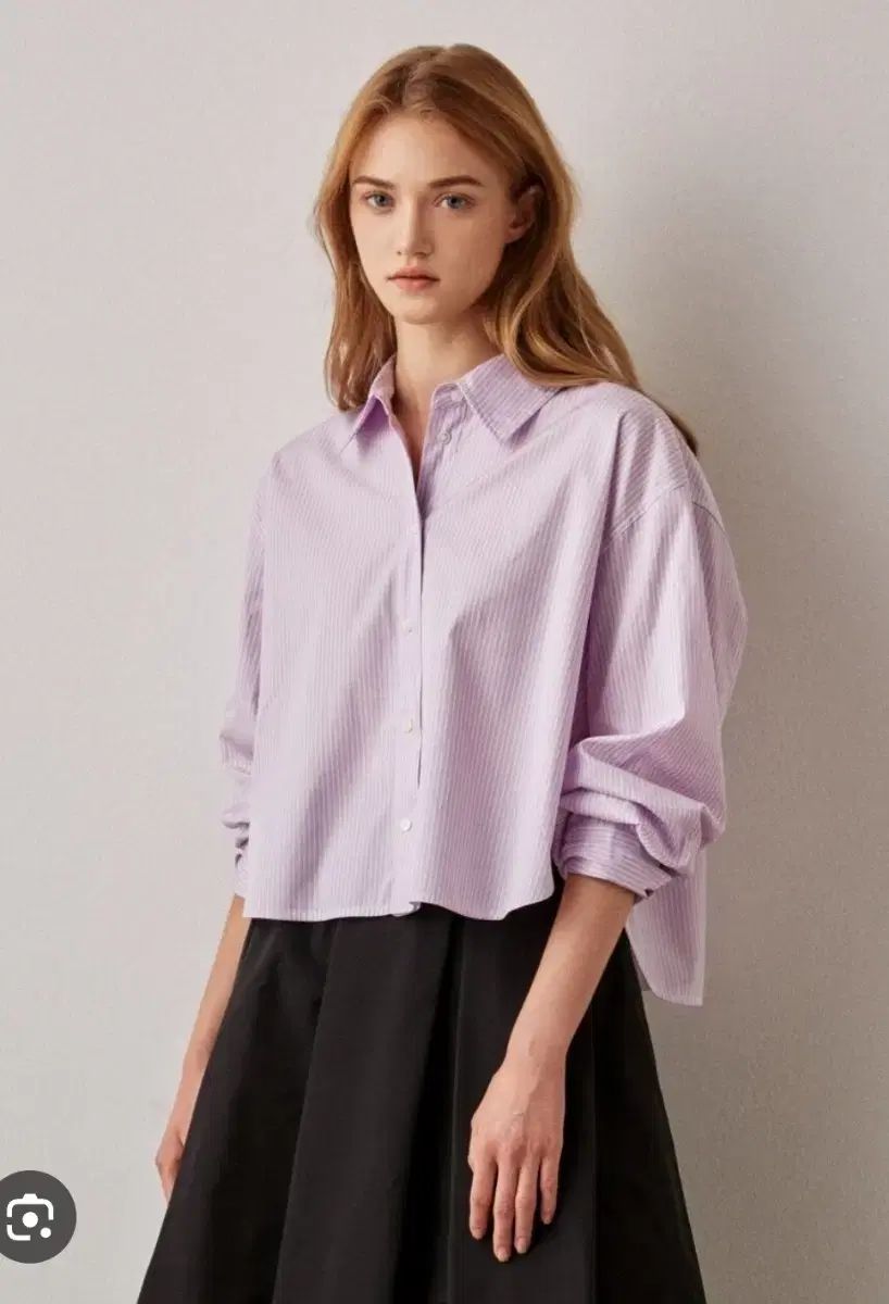 アッテヴァネッサ ブリューノ 2025 バイオレット ストライプ クロップド シャツ 55 66