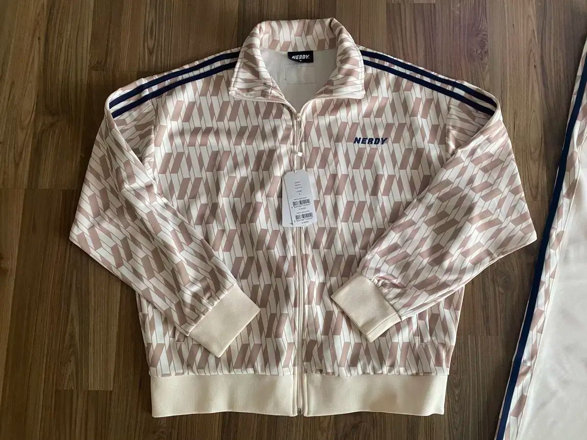 NERDY トレード トレーニングウェア セット