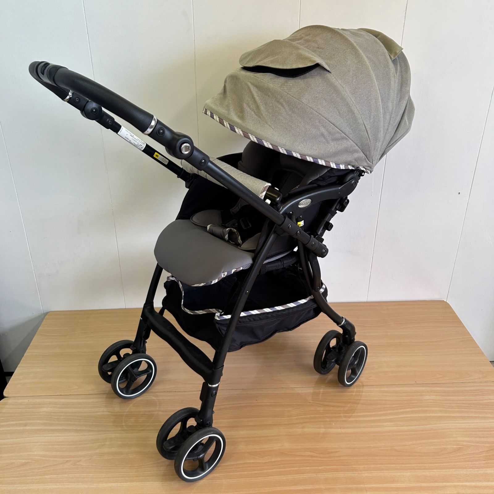 外出・移動用品 Aprica LUXUNA Air ベビーカー グレー ラクーナエアー