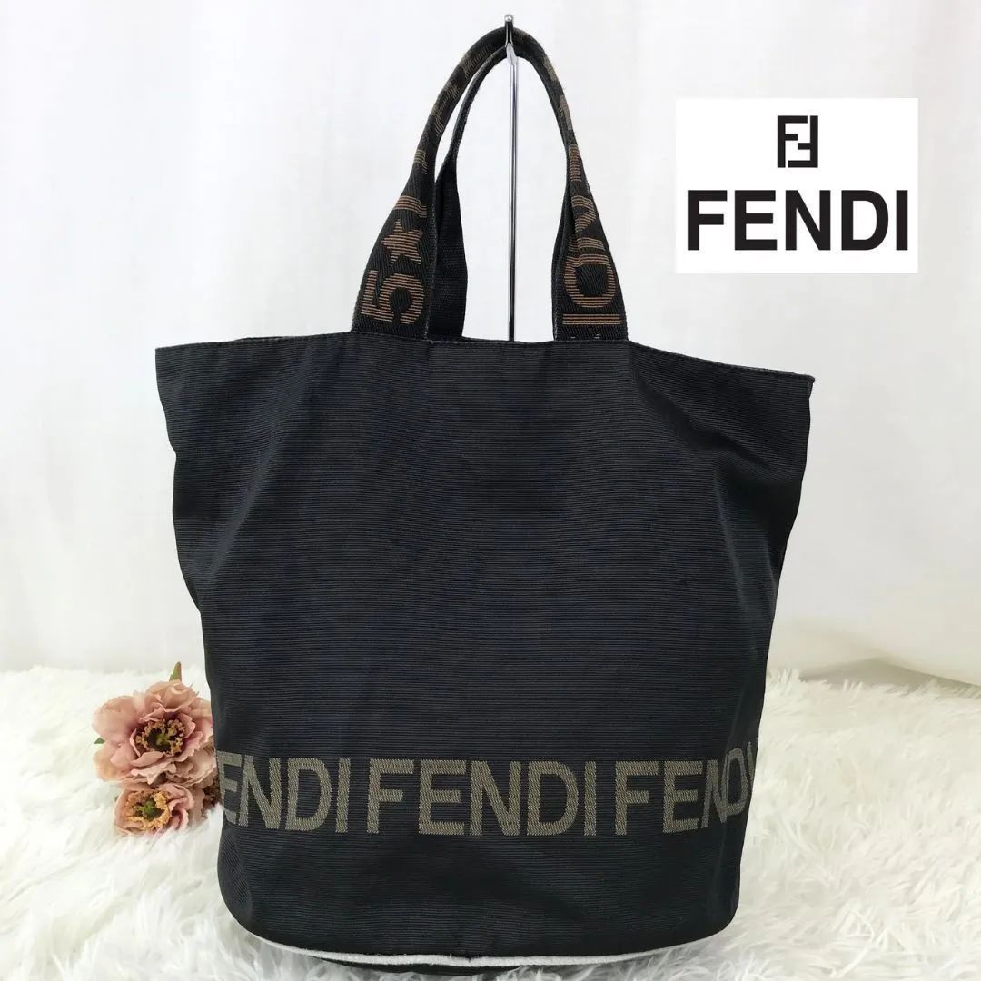 FENDI トートバッグ FF ロゴ ナイロン ブラック バケツ型 FENDI フェンデイ トートバッグ エコバッグ 楕円形 バケツ型
