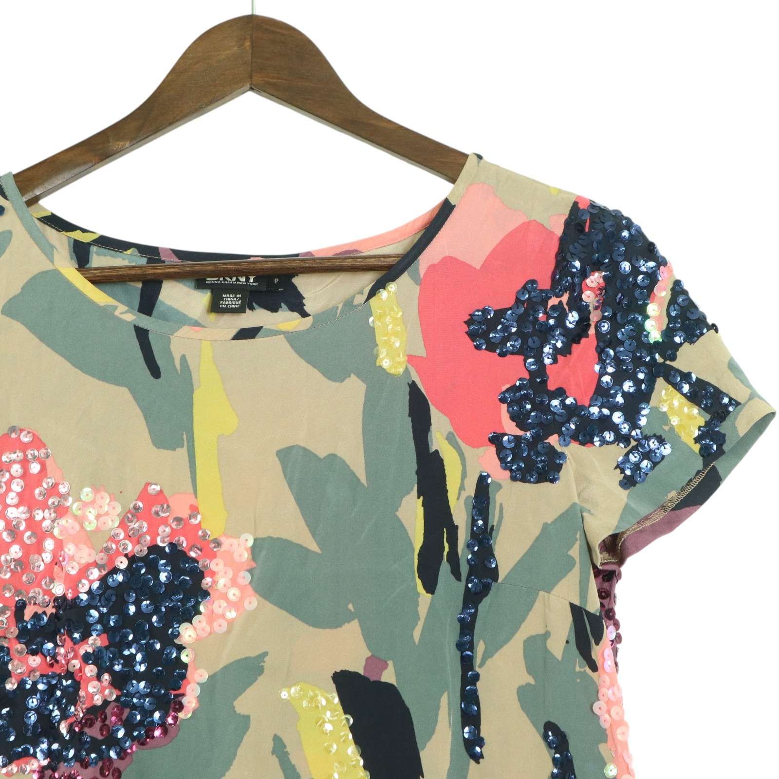 期間限定! DKNY 水彩カラー フローラル ワンピース CHAMELEON FLOWER Vネックワンピース[品番：MKSW0040646