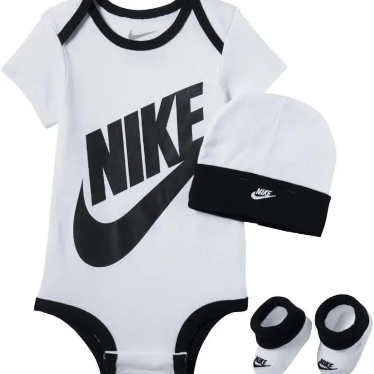 本日のみ値下げ❗希少❕❕　新品未使用☆　ベビー　ビッグナイキ 楽天市場】ナイキ ベビー ギフトセット 0〜6ヶ月 ロンパース