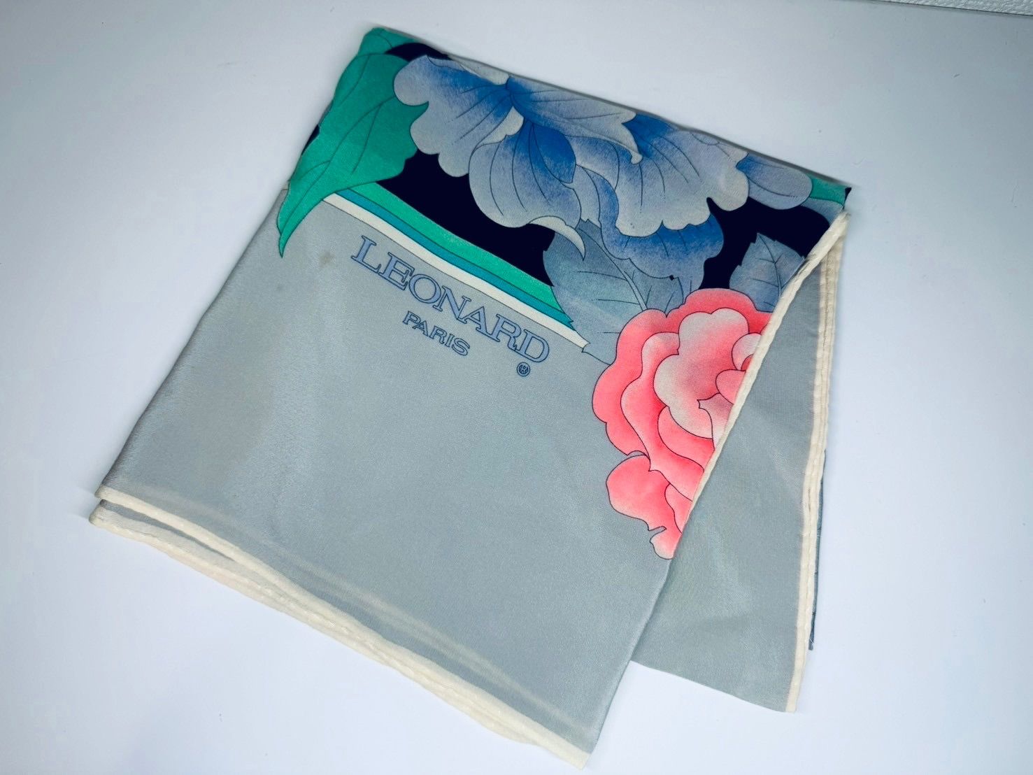 フォロー特典 LEONARD PARIS 花柄 シルクスカーフ グレー×ブラック